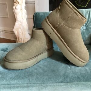 American Eagle Outfitters Olive Green Boots